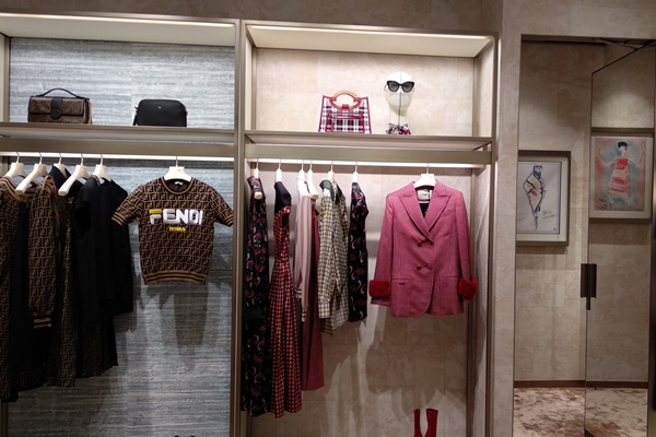  Nikmati Atmosfer Berbeda Butik Fendi di Plaza Indonesia