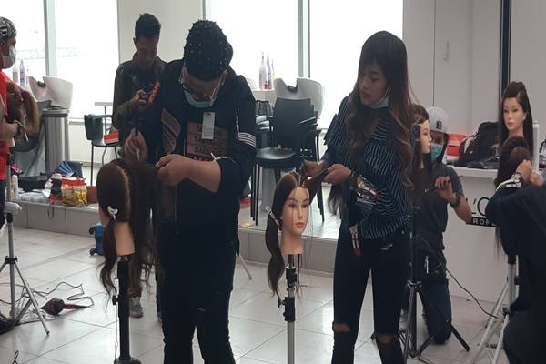  Intip Modifikasi Tatanan Rambut di Pekan Mode Jakarta Fashion Week 2019