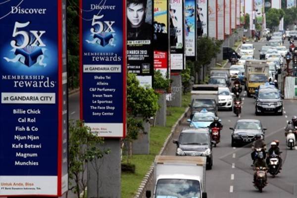  Gandeng KPK, Anies Tertibkan Reklame Liar di Kawasan Kuningan