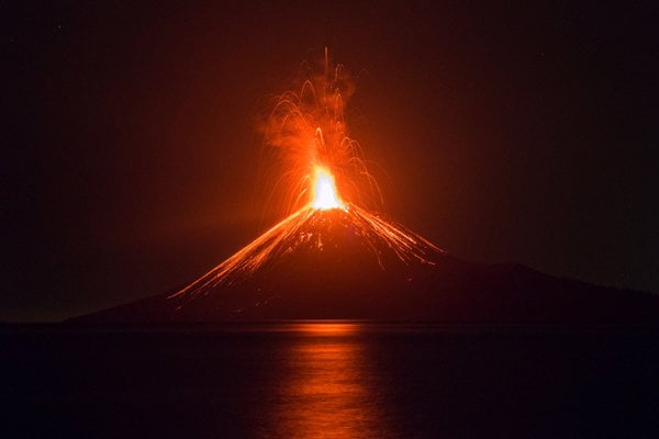  Gunung Anak Krakatau Mengalami 63 Kegempaan Letusan