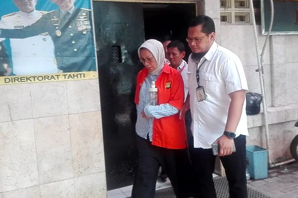  Jalani Pemeriksaan Tambahan, Ratna Sarumpaet \"Lambaikan Tangan\"