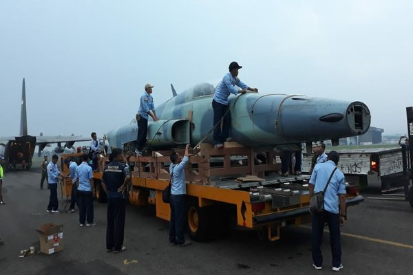 Pesawat Sang Macan Dijadikan Monumen di Bandung
