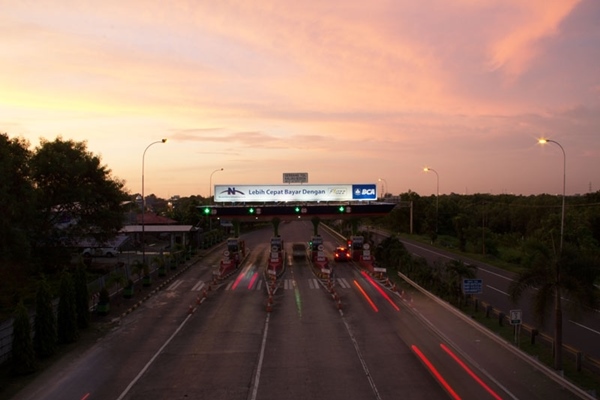 Jalan Tol Seksi Empat Makassar./www.nusantarainfrastructure.com