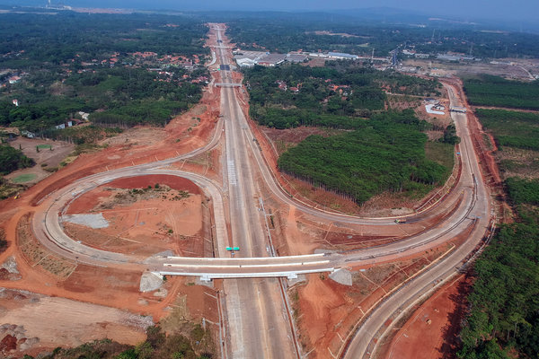  Gubernur Ganjar Tegaskan Proyek Tol Bawen-Jogja Tetap Berjalan