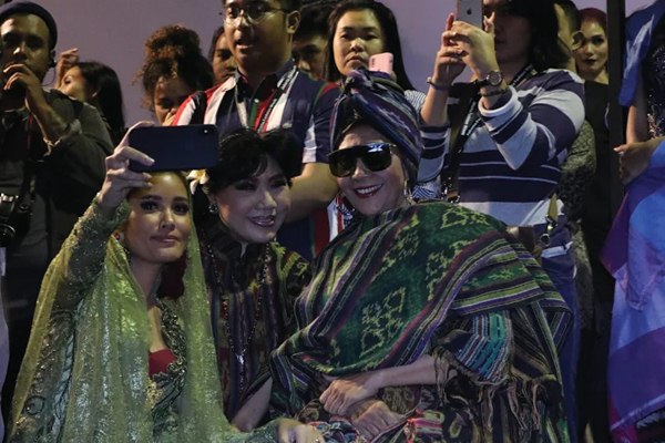  JFW 2019: Pakai koleksi Tenun Anne Avantie, Susi Pudjiastuti Tampil Kece