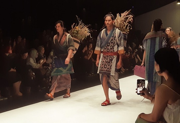  JFW 2019: Inspirasi Tren Fesyen Kolaborasi 3 Desainer dan Senayan City