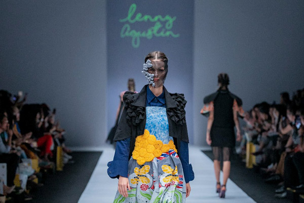  JFW 2019: Nuansa Batik Lebah Wansosa dari Lenny Agustin