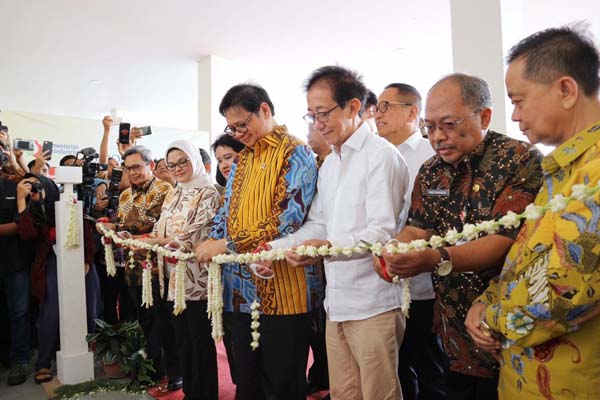  Airlangga Hartarto Resmikan Perluasan Pabrik Cairan Obat Dalam Sido Muncul Berbasis Industri 4.0