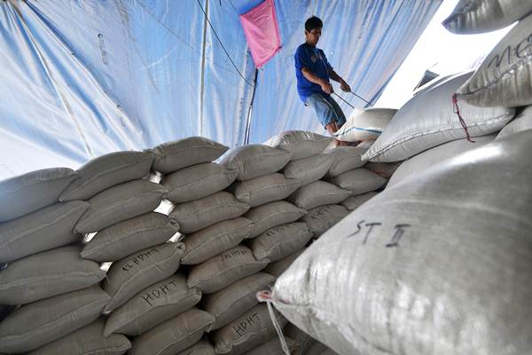  Food Station Tjipinang Ajak Petani Daerah Suplai Beras ke Jakarta