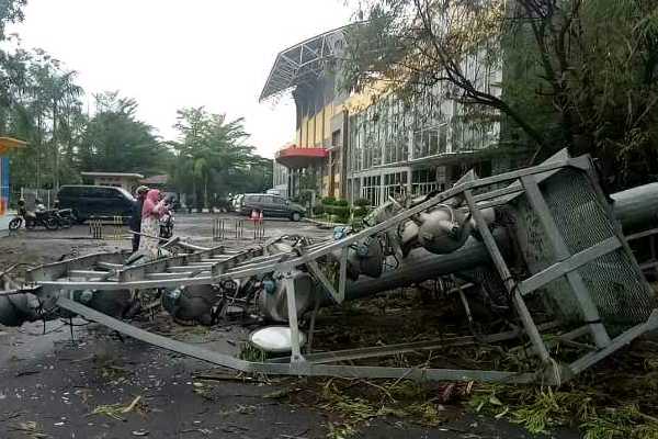  Stasiun LRT hingga Sarana Jakabaring Sport City Rusak Akibat Angin Kencang