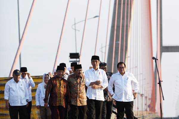  Jokowi Ajak Pemuda Bergandeng Tangan Majukan Indonesia