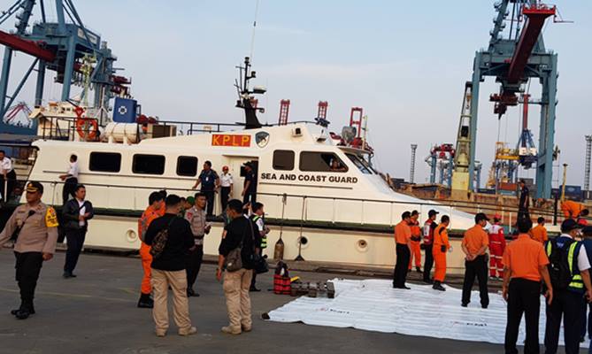  Kapal KPLP Evakuasi 2 Kantong Jenazah dan Serpihan Lion Air JT 610