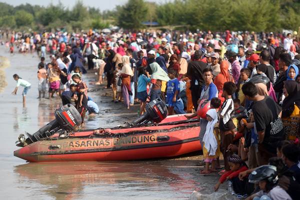  Warga Padati Lokasi Terdekat Jatuhnya Pesawat Lion Air JT 610