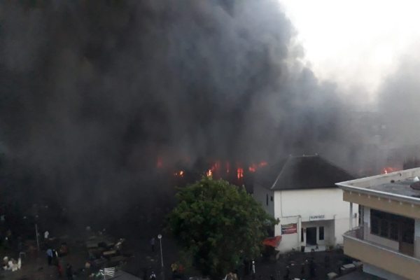  Pasar Legi Kebakaran: 200 Kios Ludes Terbakar