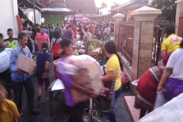  Kebakaran Pasar Legi Solo: Pedagang Berjibaku Selamatkan Barang Dagangan