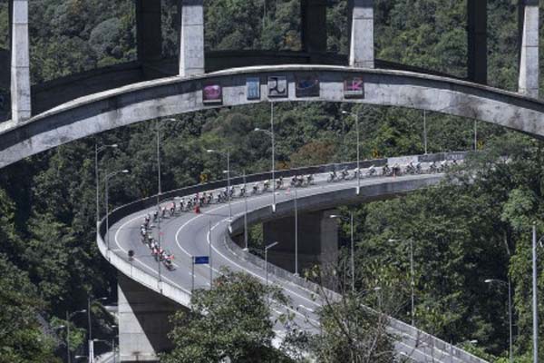  Balap Sepeda Tour de Singkarak Kitari Padang Panjang