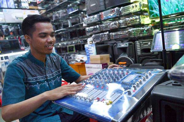  TEKANAN BISNIS RITEL: Curhatan dari Gerai-Gerai Glodok