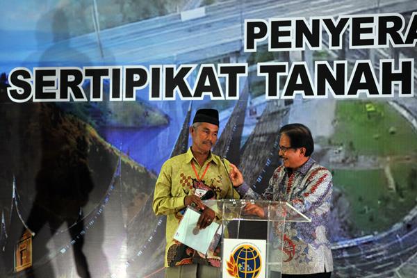  Pembagian Sertifikat Tanah Berdampak Ekonomi Luar Biasa