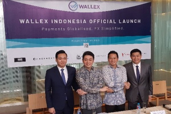 CEO Wallex Asia Jody Ong, Direktur Group Wallex.Asia Triono Dawis, COO Wallex Asia Hiroyuki Kiga,  dan Country Manager Wallex Indonesia Andy putra, dalam peluncuran resmi Wallex Indonesia, di Jakarta, Rabu (7/11/2018).