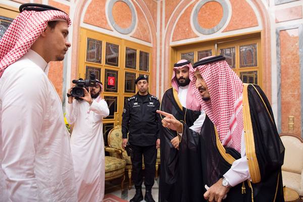  Tampil dengan Pangeran Mohammed, Raja Salman Beri Dukungan di Tengah Kasus Khashoggi