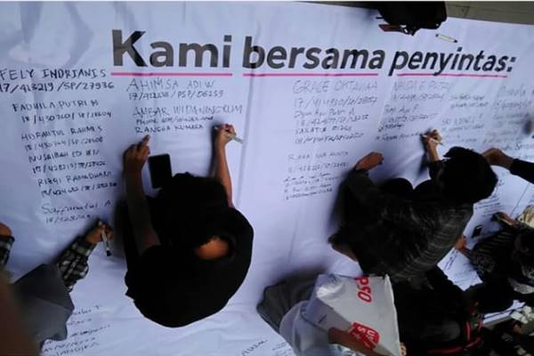  Mahasiswa UGM Gelar Aksi #KitaAGni Dukung Penyintas Kasus Perkosaan