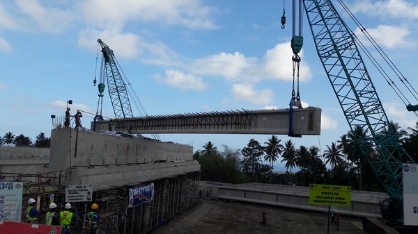  Kejar Fungsional Tol Manado-Bitung saat Natal, Jasa Marga Lakukan Pemasangan Girder