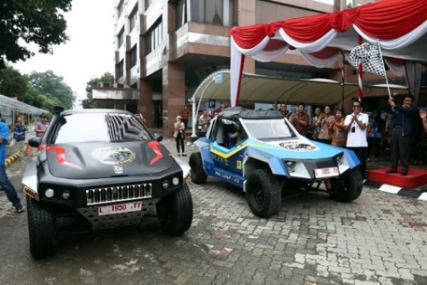  Mobil Listrik PLN BLITS Explore Indonesia Isi Ulang Baterai dengan SPLU