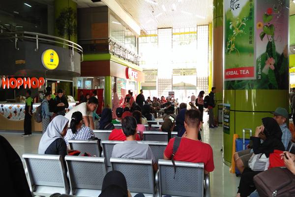  128 Orang Korban Hoaks Telantar di Stasiun Gambir 