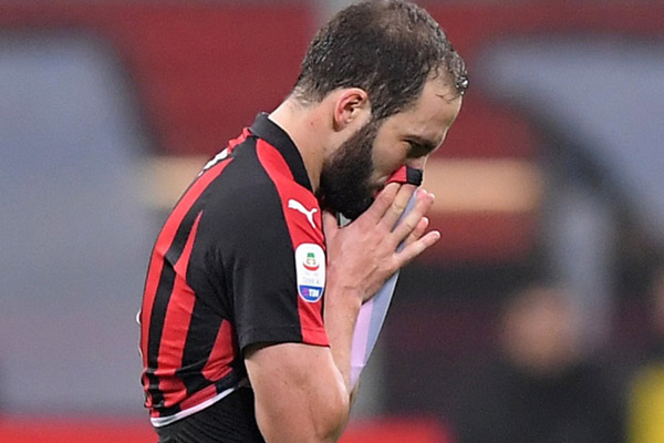  Kepada Fans Milan, Higuain Janji Tak Ulangi Aksi Tidak Terpujinya