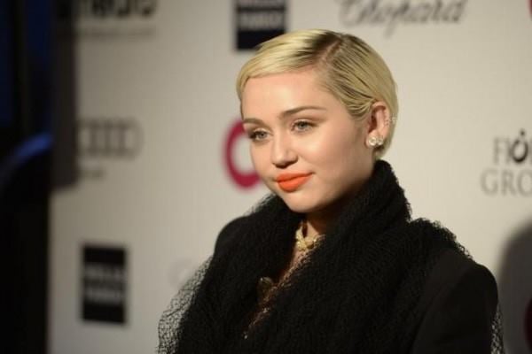  Rumah Miley Cyrus Habis Terbakar 