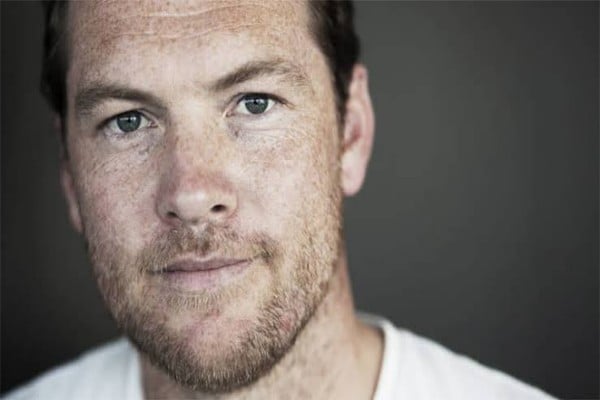  Sam Worthington akan Bermain Film untuk Netflix