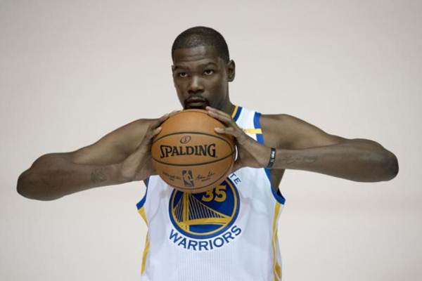  Basket NBA: Cekcok dengan Green, Durant Bakal Tinggalkan Warriors?