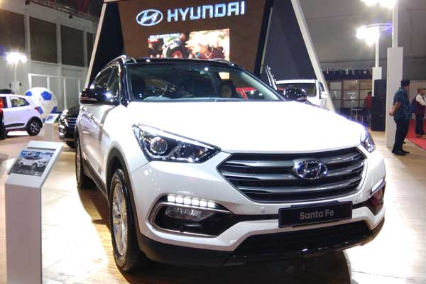 PT Hyundai Mobil Indonesia membawa Santa Fe Special Edition ke Indonesia International Motor Show (IIMS) 2018 yang berlansung 19--29 April di Jiexpo Kemayoran, Jakarta. - Bisnis.com/Muhammad Khadafi