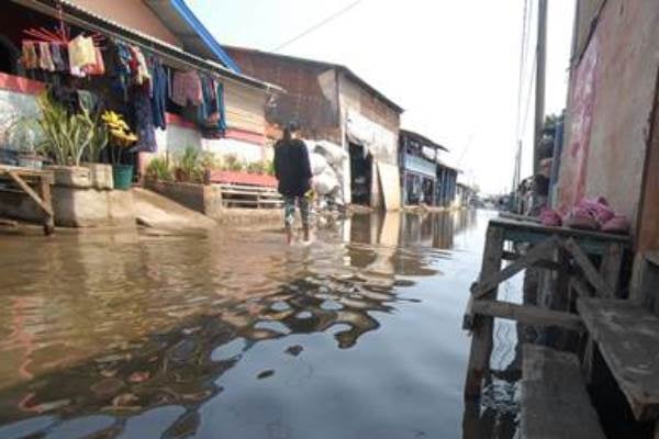  Warga di Pesisir Jakarta Utara Waspada Rob