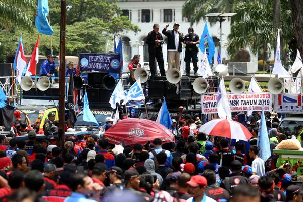  Buruh di Jabar Tuntut Penaikan Upah