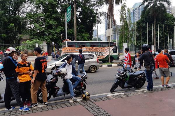  Calo Berkeliaran Jual Tiket Persija vs Persela