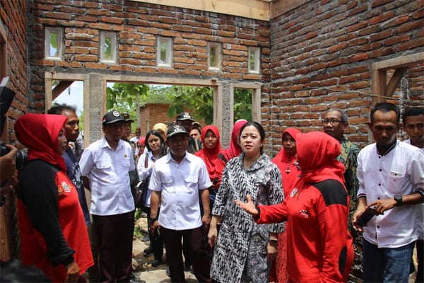  Menko PMK Pastikan Pembangunan Rumah Korban Gempa Berjalan Lancar