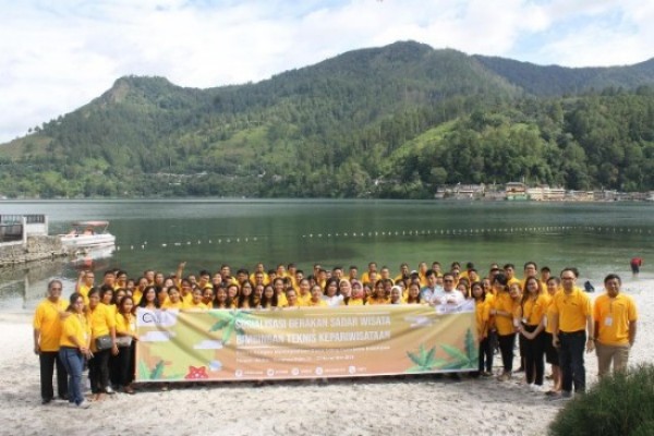  Asuransi Jasindo Beri Pelatihan Pariwisata di Danau Toba