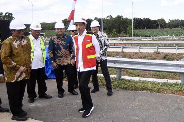  Presiden Jokowi Tinjau Proyek Jalan Tol Bakauheni - Palembang