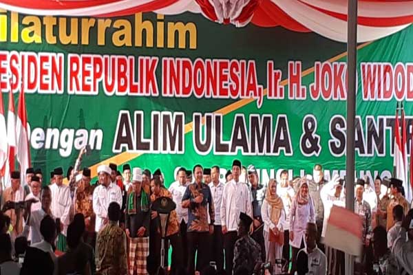  Jokowi Kunjungi Ponpes Darussalamah Lampung Timur