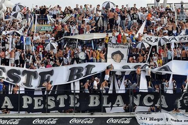  Suporter Serang Polisi, Stadion di Argentina Ditutup