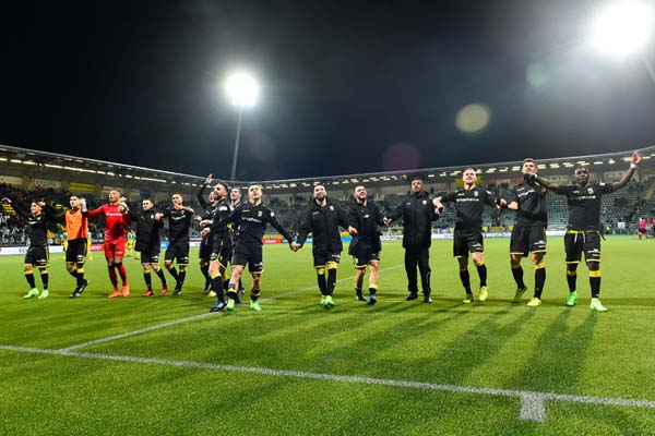  Hasil Liga Belanda: VVV vs AZ Seri, Vitesse Dekati Feyenoord