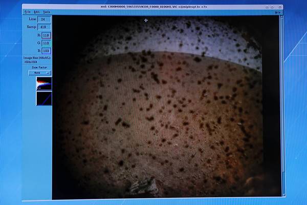  InSight Berhasil Mendarat di Mars