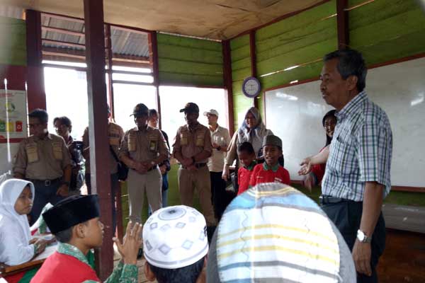  Dewan Proper KLHK Tinjau Sekolah Tapal Batas di Sebatik Tengah