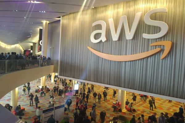  AWS re:Invent 2018: Menggapai Data hingga ke Luar Angkasa