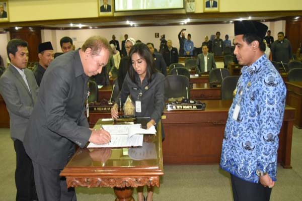  DPRD Ketok Palu Raperda APBD Jateng 2019