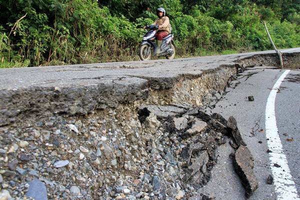  Jalan Lintas Aceh Tengah Longsor