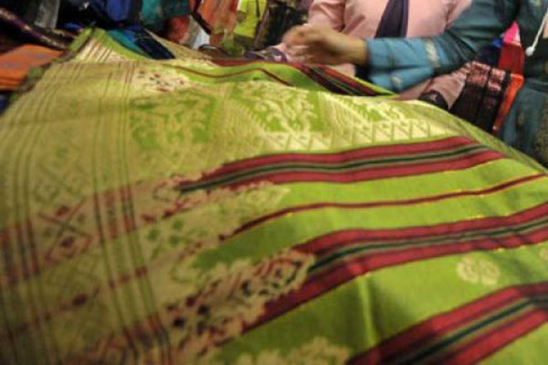  Produksi Songket Unggan Sijunjung Capai 200 Helai Sebulan