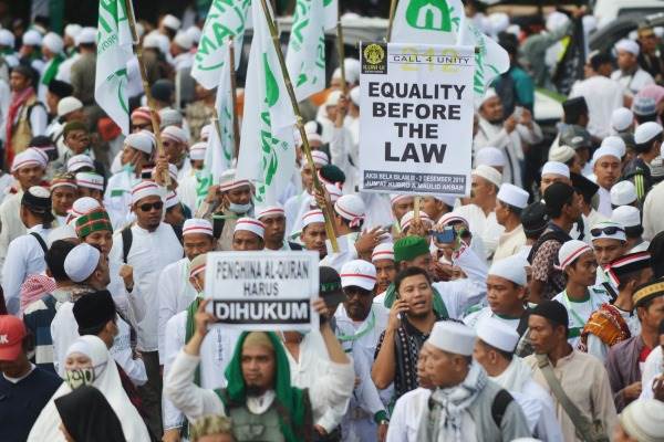  Jokowi Batal Diundang ke Reuni Akbar 212