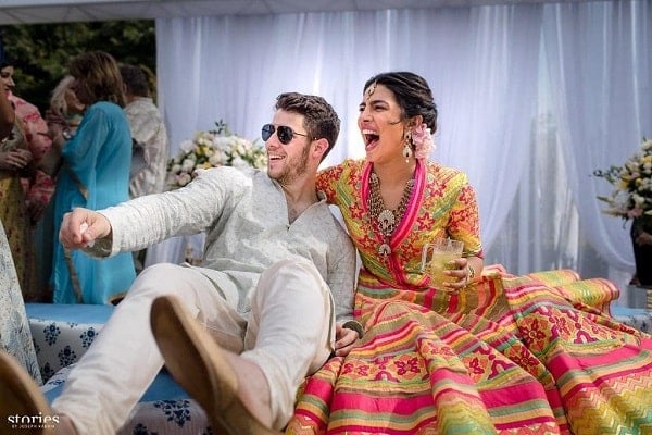  Menikah, Priyanka Chopra & Nick Jonas Berbagi Kebahagiaan Upacara Mehendi